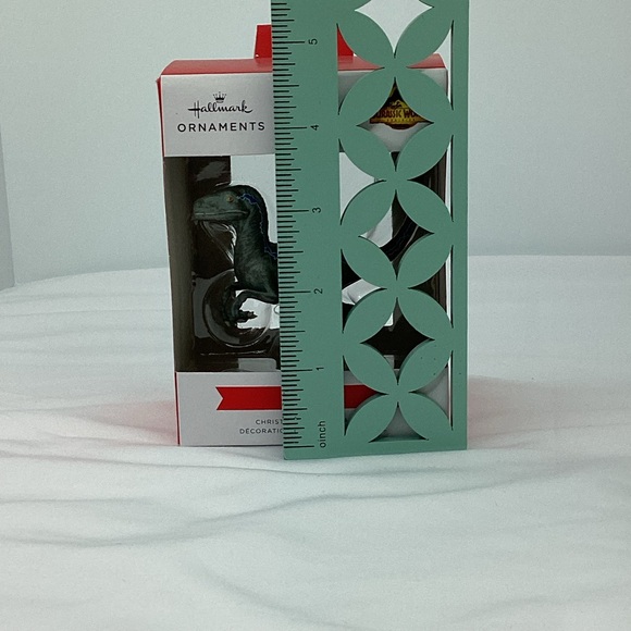 Hallmark Jurassic World Dominion Christmas Tree Ornament Beta Dinosaur Holiday - Picture 9 of 16